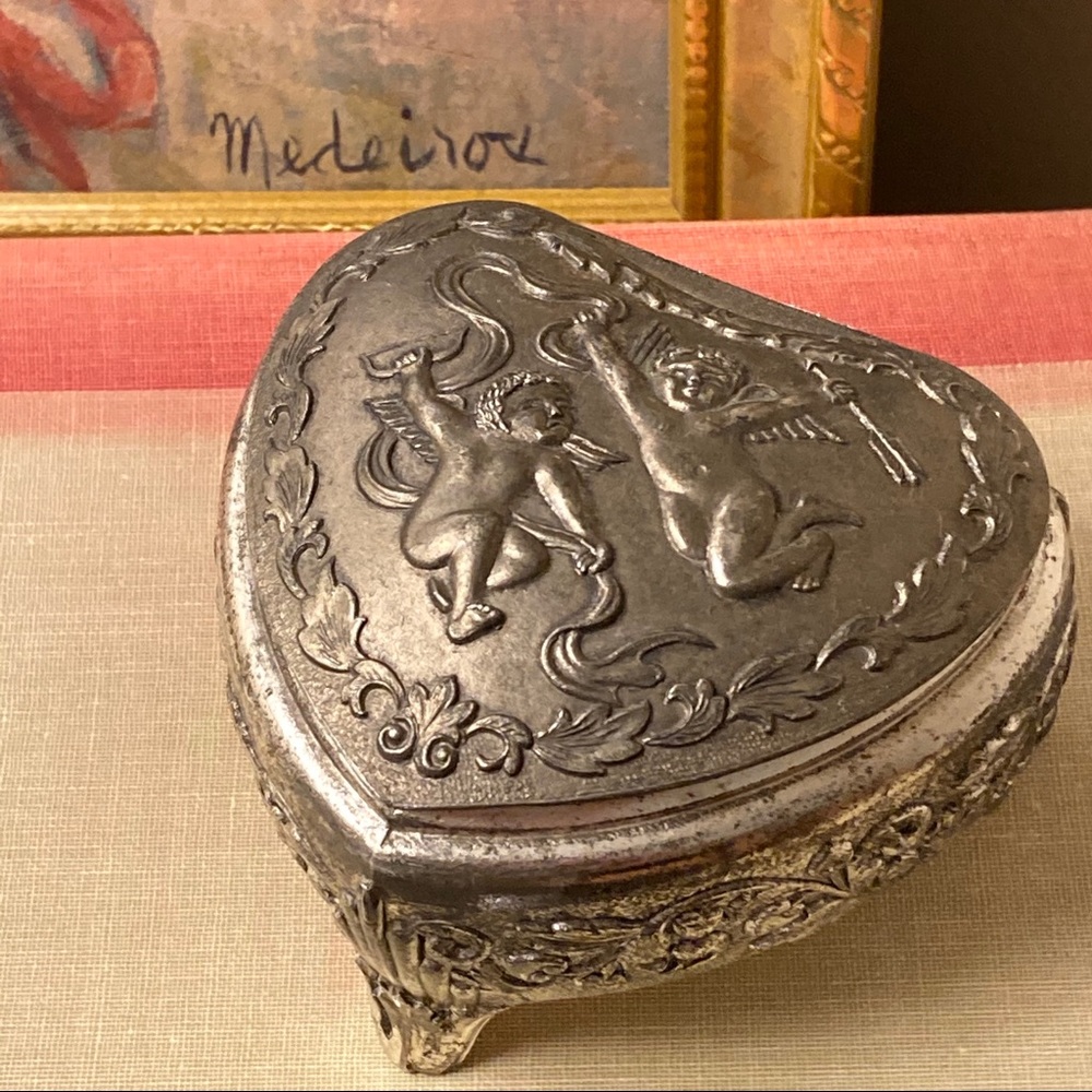 Vintage Heart Shaped Cupid Love Jewelry Box!
